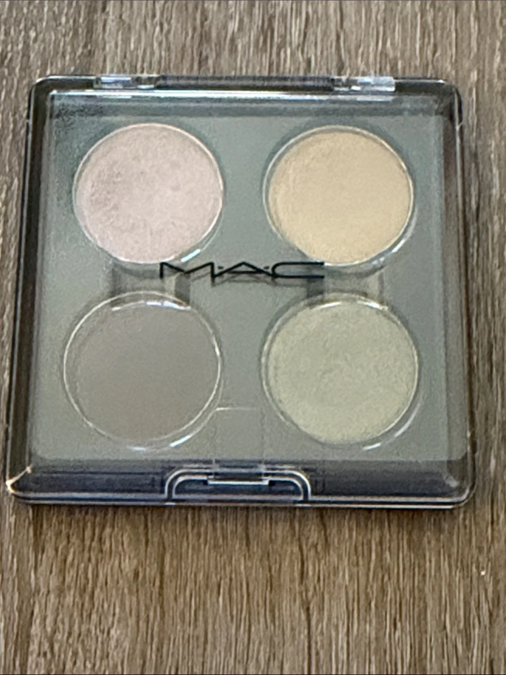 MAC Cosmetics Eyeshadow Quad – Thunder Eyes